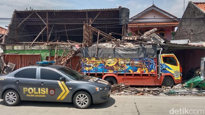 Truk tabrak rumah warga di jalur Pantura, Indramayu