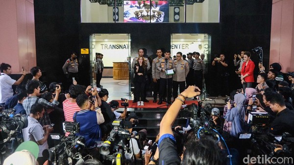 7 Jam Lebih Disidang Etik, Bharada Eliezer Tetap Polisi