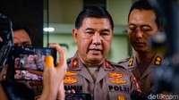 Kepala Biro Penerangan Masyarakat Divisi Humas Polri, Brigjen Ahmad Ramadhan memberikan keterangan soal sidang etik Eliezer di Mabes Polri, Jakarta, Rabu (22/2/2023).