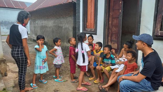 Anak-anak di Desa Bengkala, Buleleng, Bali Selasa (14/2/2023). Sebagian bocah-bocah itu bisa bahasa Kolok untuk berkomunikasi dengan penyandang disabilitas tuli.