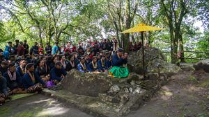 Antusias Warga Sleman Ikut Upacara Labuhan Merapi