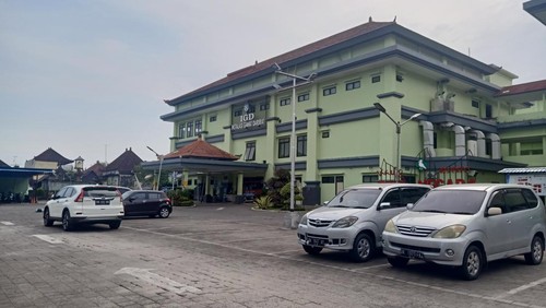 Area parkir depan RSU Negara, Kecamatan Negara, Kabupaten Jembrana, Bali, Rabu (22/2/2023).