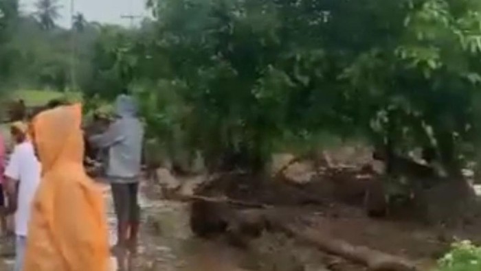 Banjir bandang di Pasaman