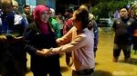 Potret Banjir Driyorejo Gresik Terjang Perumahan akibat Tanggul Jebol