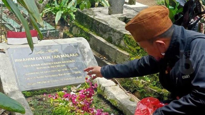 Bendera Merah Putih di makam Tan Malaka di Kediri hilang.
