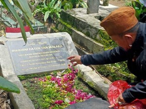 Bendera Merah Putih di Makam Tan Malaka Hilang!