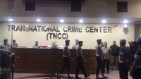 Bharada Richard Eliezer menjalani sidang etik di Mabes Polri usai divonis 1,5 tahun penjara dalam kasus pembunuhan berencana Brigadir Yosua. (Foto: Bharada Richard Eliezer (tengah)/Dwi R-detikcom)