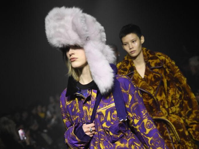 Burberry Fall 2023 Model on the runway at Burberry Fall 2023 Ready To Wear Fashion Show on February 20, 2023 at St. Agnes Place in London, England. (Photo by Giovanni Giannoni/WWD via Getty Images)