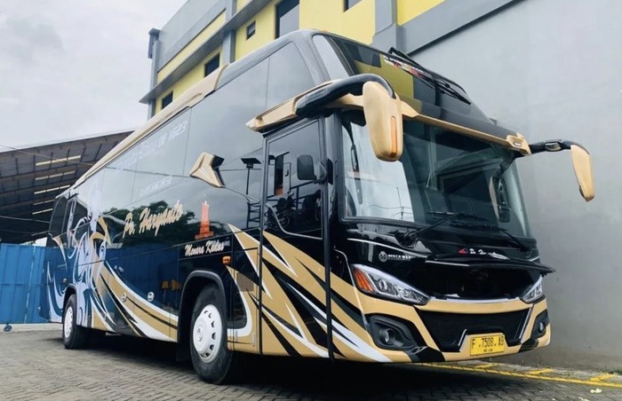Bus PO Haryanto buatan karoseri Piala Mas