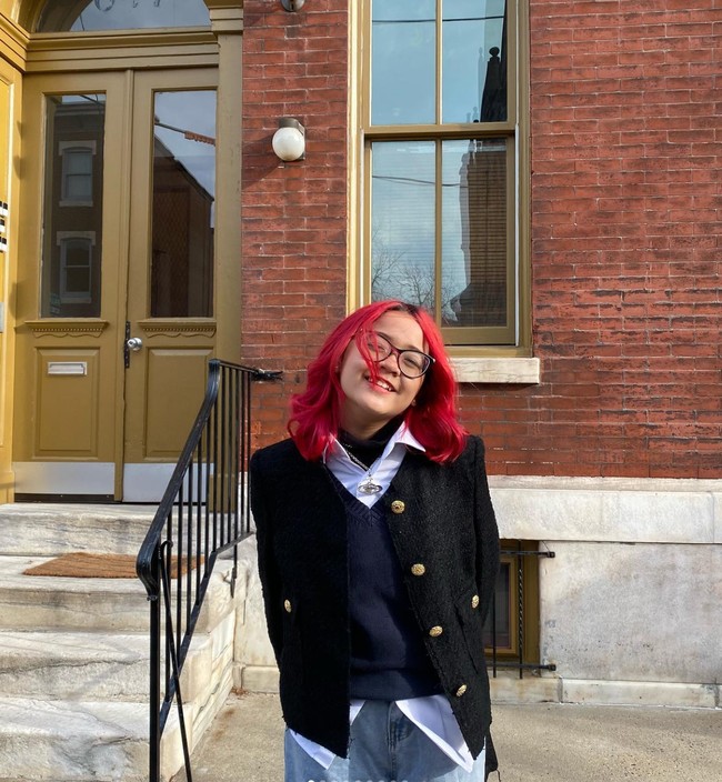 Cinta Kuya sebelumnya dikabarkan melanjutkan pendidikannya dengan berkuliah di Pasadena City College, Amerika Serikat. Berkuliah di luar negeri, gaya Cinta pun terlihat jadi makin nyentrik. Foto: Instagram/@cintakuya