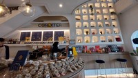 Tempat ini bernama Conextea Bar & Gallery, lokasinya ada di Ruko Golden Vienna Extension, Serpong, Tangerang Selatan. Mudah kok menemukan lokasinya karena persis berada di pinggir jalan raya utama.