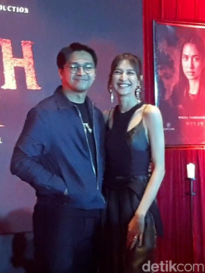 Deva Mahenra dan Mikha Tambayong Deva Mahenra dan Mikha Tambayong