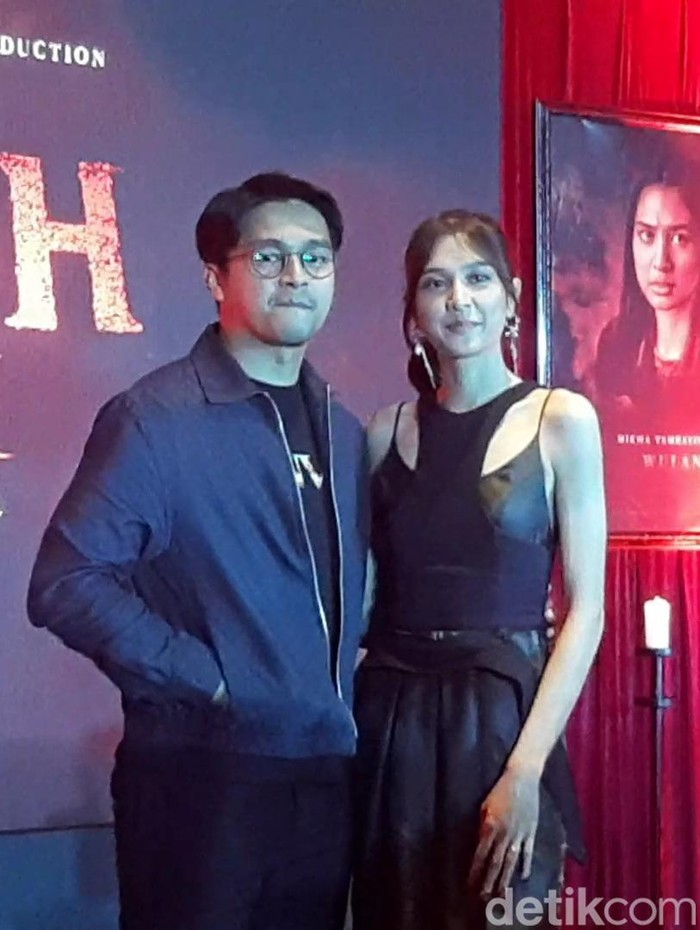 Deva Mahenra dan Mikha Tambayong Deva Mahenra dan Mikha Tambayong