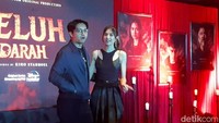 ini adalah momen perdana Deva Mahenra dan Mikha Tambayong muncul di depan publik setelah resmi jadi suami dan istri. Foto: Febri/detikHOT