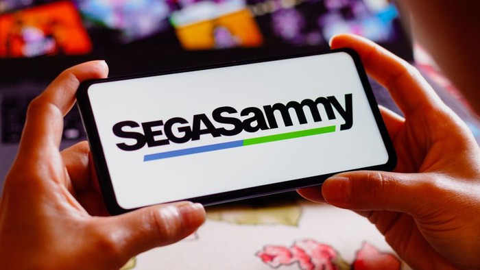 Ditengah PHK yang Meningkat, Sega dan Nintendo Malah Naikan Gaji Pegawai Di tengah trend PHK yang meningkat, ada sejumlah perusahaan game melakukan hal sebaliknya. Mereka tak mengurangi jumlah karyawan, dan malah menaikkan gajinya.
