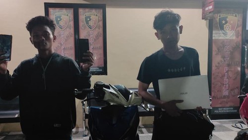 Dua remaja di Mataram menjambret HP dan laptop di pinggir jalan Airlangga, Mataram Barat, NTB. Keduanya berhasil dibekuk polisi di rumah masing-masing.