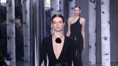 10 Foto Koleksi Busana Urban Bohemian Michael Kors untuk Fall/Winter 2023