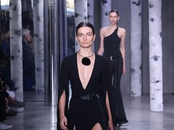 10 Foto Koleksi Busana Urban Bohemian Michael Kors untuk Fall/Winter 2023