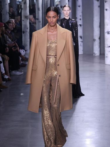 Fashion Show Michael Kors di New York Fashion Week Fashion show koleksi busana Michael Kors Fall/Winter 2023 yang dirilis di New York Fashion Week, New York City.