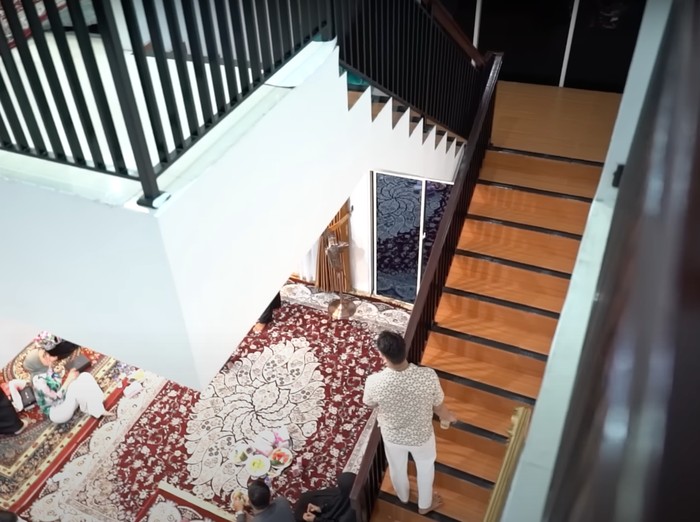 Fuji Rumah Haji Faisal, orangtua Fuji