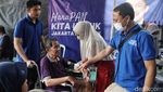 Warga Tanjung Priok Antre Cek Kesehatan Gratis