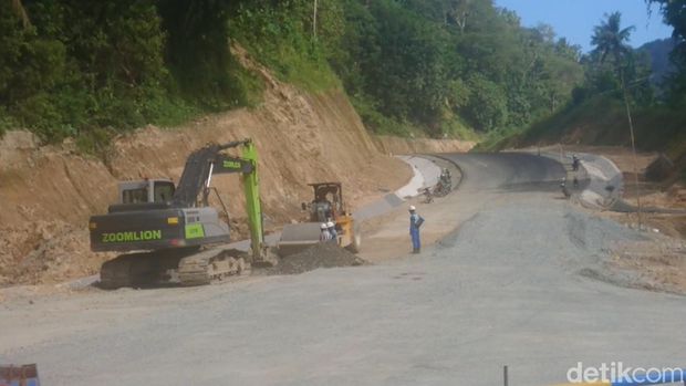 jalur pantai selatan (pansela) yang menghubungkan Trenggalek dengan Tulungagung
