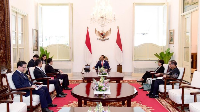 Jokowi Bertemu Menlu China