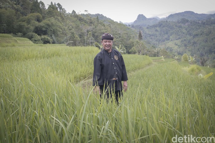 Abah Asep Nugraha, ketua adat Kasepuhan Sinar Resmi