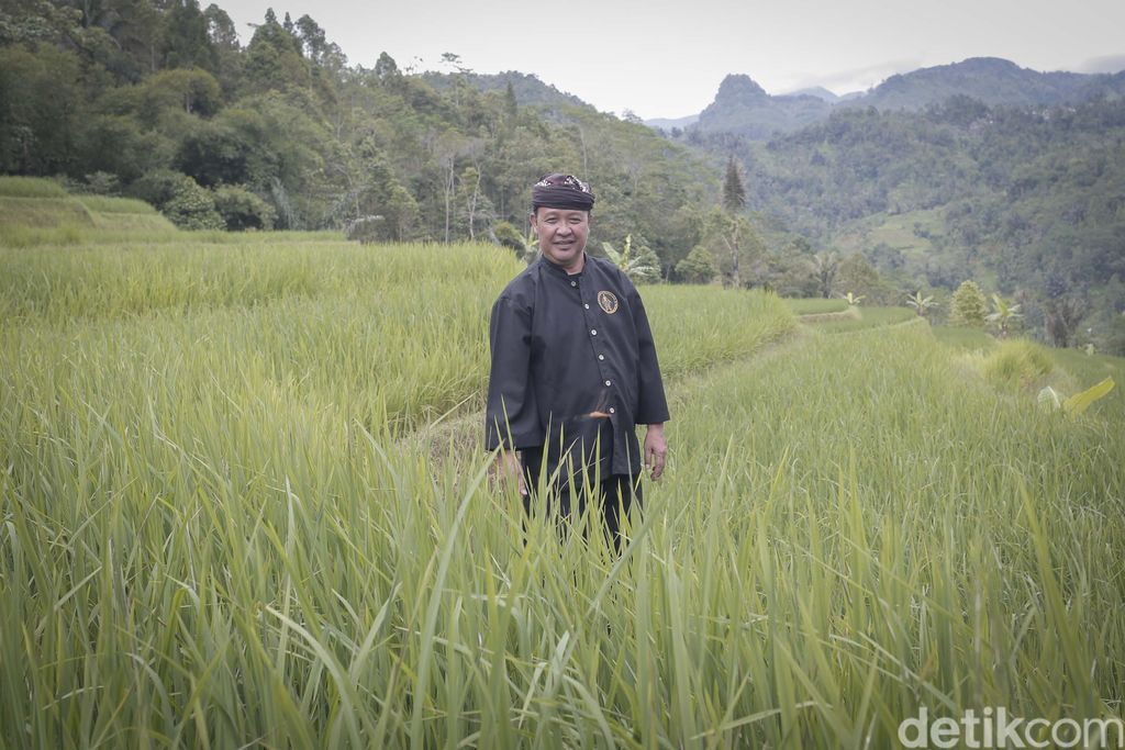 Abah Asep Nugraha, ketua adat Kasepuhan Sinar Resmi