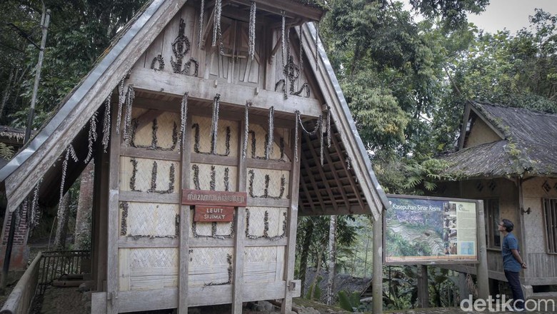 Kasepuhan Sinar Resmi Kasepuhan Sinar Resmi