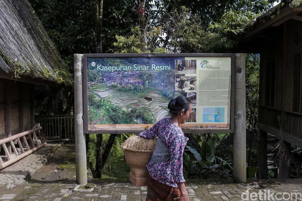 Kasepuhan Sinar Resmi