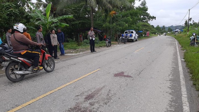 Kecelakaan lalu lintas melibatkan dua motor di Jalan Raya Trans Jayapura-Keerom, Distrik Muara Tami, Kota Jayapura, Papua.