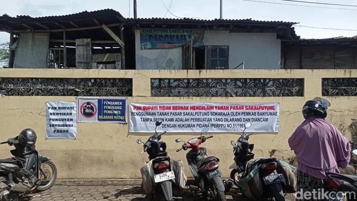 Kompleks Pasar Sangkalputung, Kecamatan Sokaraja, Banyumas.