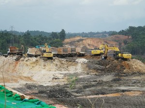 Material buat Bangun Akses Jalan Tol ke IKN Tiba di Balikpapan