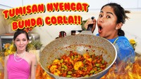 Masakan Bunda Corla berupa tumisan sempat viral beberapa waktu lalu. Farida Nurhan membuatnya, isinya adalah tempe, udang, ati ampela, dan telur bulat goreng. Foto: YouTube Farida Nurhan