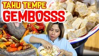 Wanita keturunan Jawa Timur ini juga lebih menyukai makanan ndeso. Seperti tempe dan tahu gembus yang ia masak dengan tambahan sambal. Foto: YouTube Farida Nurhan