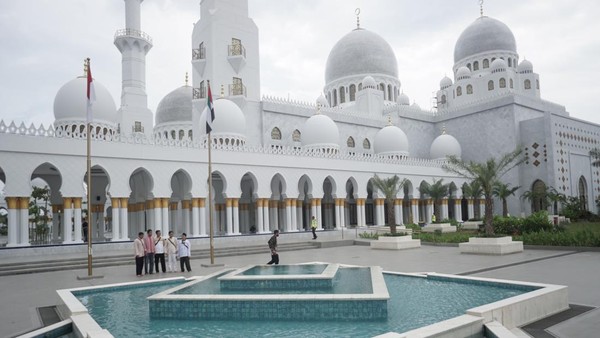 Masjid Sheikh Zayed Solo Akan Datangkan 5 Imam Uni Emirat Arab