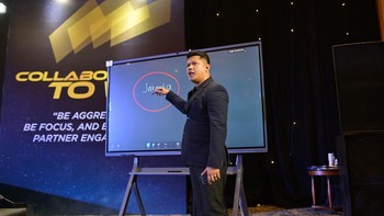 MAXHUB terus berinovasi dan berkreasi untuk menghadirkan produk yang sesuai dengan kebutuhan pelanggan di pasaran. Kebutuhan komunikasi interaktif dan video yang sudah menjadi suatu elemen penting dalam industri pendidikan dan perkantoran menjadi fokus MAXHUB agar dapat menjadi solusi terdepan. Peluncuran produk V6 Series dan E Series diadakan di Hotel Aryaduta Menteng, Rabu (22/2/2023).