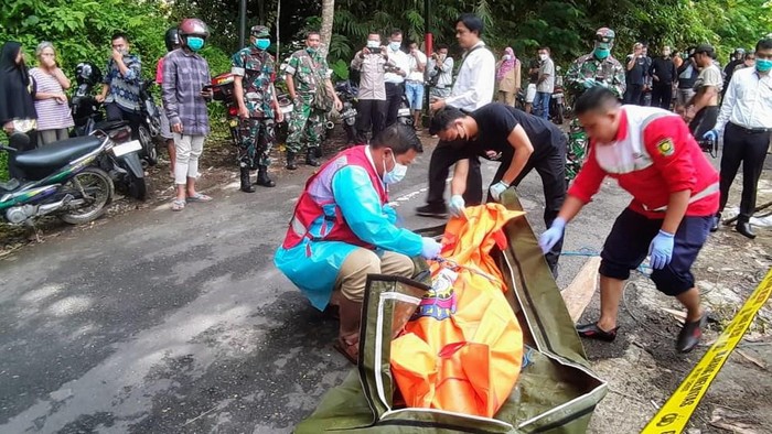 Penemuan mayat terikat tali di Purworejo menghebohkan warga. Jenazah tersebut teridentifikasi sebagai warga Kabupaten Bantul, Daerah Istimewa Yogyakarta (DIY).