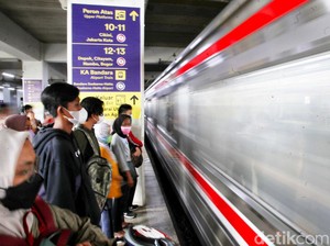 Ramai Anker Ngeluh Waktu Perjalanan Mundur gegara KRL-KA Gantian Jalur