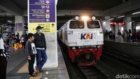 Saat ini Stasiun Manggarai merupakan stasiun transit dengan jumlah penumpang yang sangat banyak.