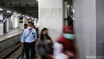 Melihat Pilar Besar Stasiun Manggarai yang Dikeluhkan Anker