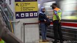 Melihat Pilar Besar Stasiun Manggarai yang Dikeluhkan Anker