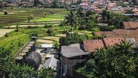 Ampas tahu diubah menjadi biogas di enam tabung reaktor. Setelah itu, biogas ditampung di gas bag atau tabung besar untuk disalurkan ke rumah-rumah warga.