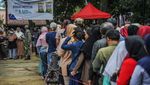 Mengular Panjang, Begini Antrean Operasi Pasar Beras Murah di Bandung