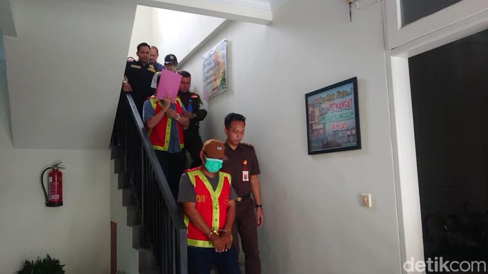 Para koruptor hibah PJU senilai 64 M di Lamongan saat akan dijebloskan ke bui