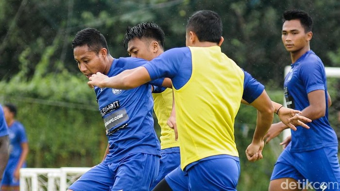 Para pemain Arema saat berlatih