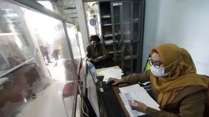 Pelayanan di kantor kecamatan di Kota Cirebon.