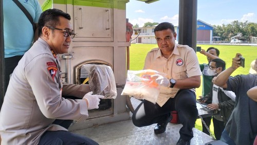 Kapolda NTB musnahkan barang bukti sabu dan ganja menggunakan mesin Inserenator milik BNNP NTB, Rabu (22/2/2023).