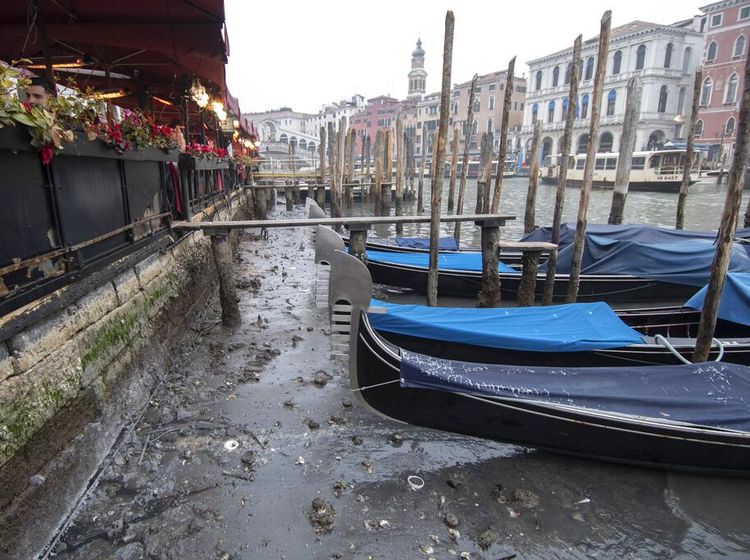 Oh Venesia, Indahmu Ternoda Banjir dan Kekeringan